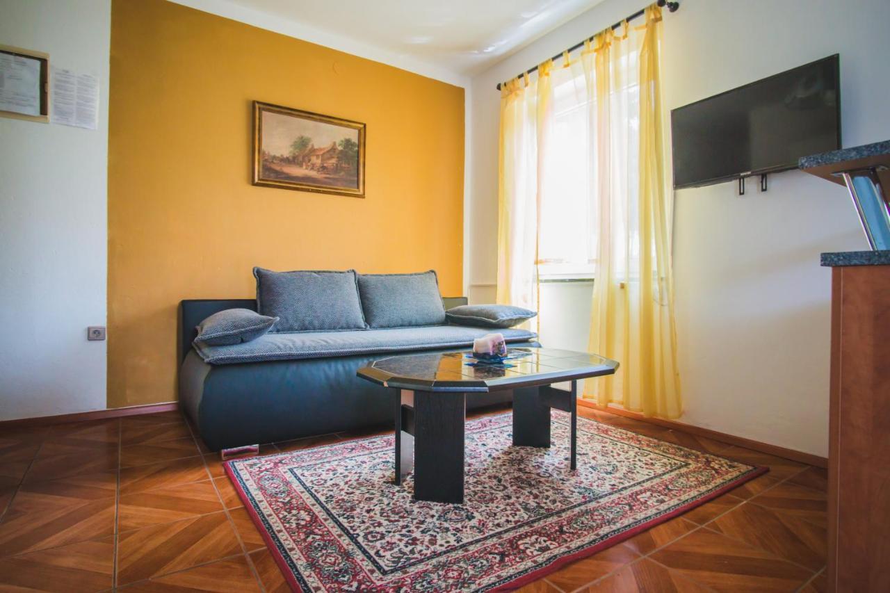 Apartmani Mili Малинська Екстер'єр фото